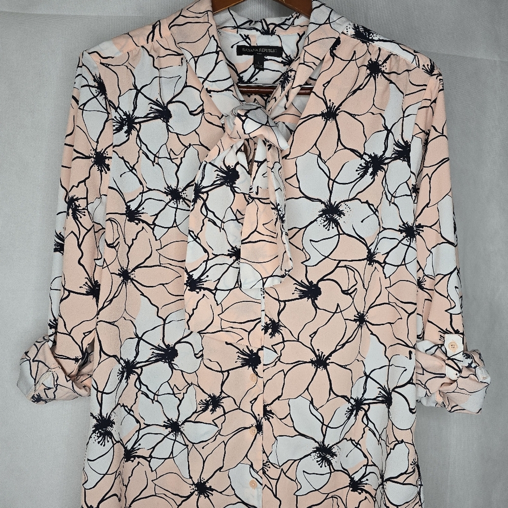 Banana Republic Factory Floral Tie Neck Blouse Peach Black Romantic Office L
